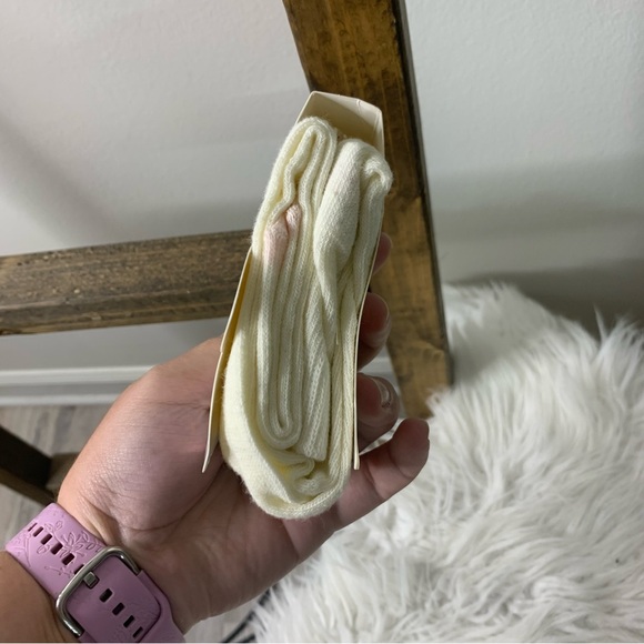 Disney Cream Baby Girl Socks 3-6M - Picture 2 of 2